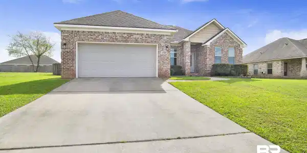 Image 2: Double Garage