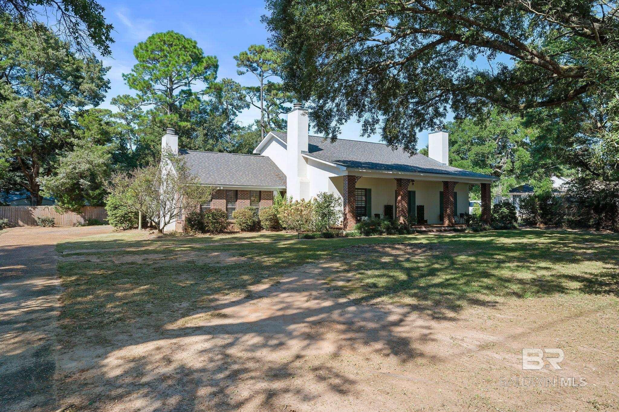 Image 3: Front of Structure