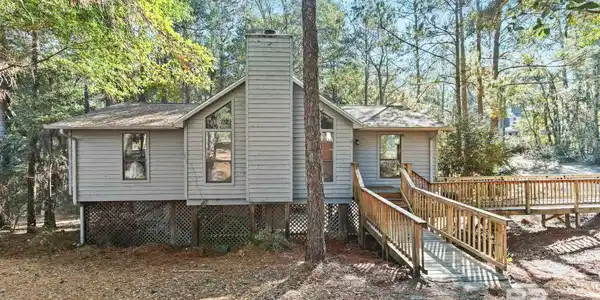 101 Sandcrest Circle