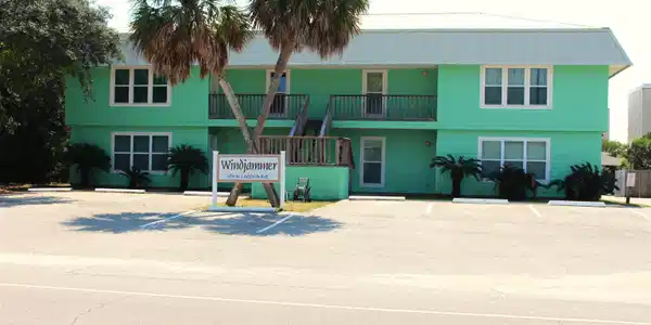 979 W Lagoon Avenue
