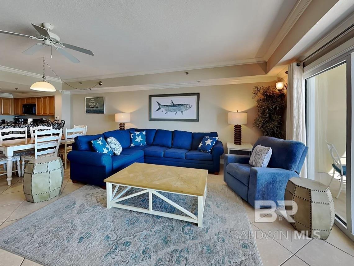 Image 4: Living Room