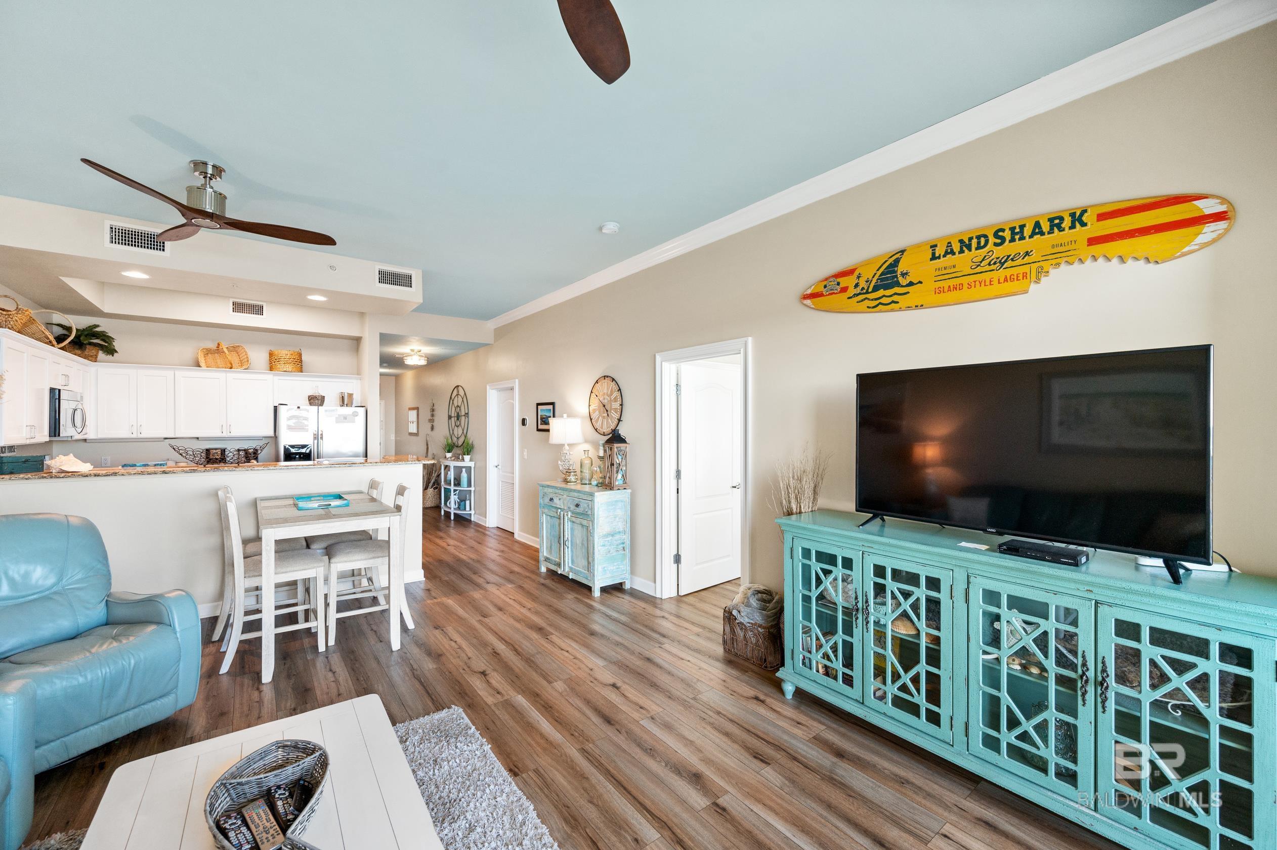 Image 2: Living Room