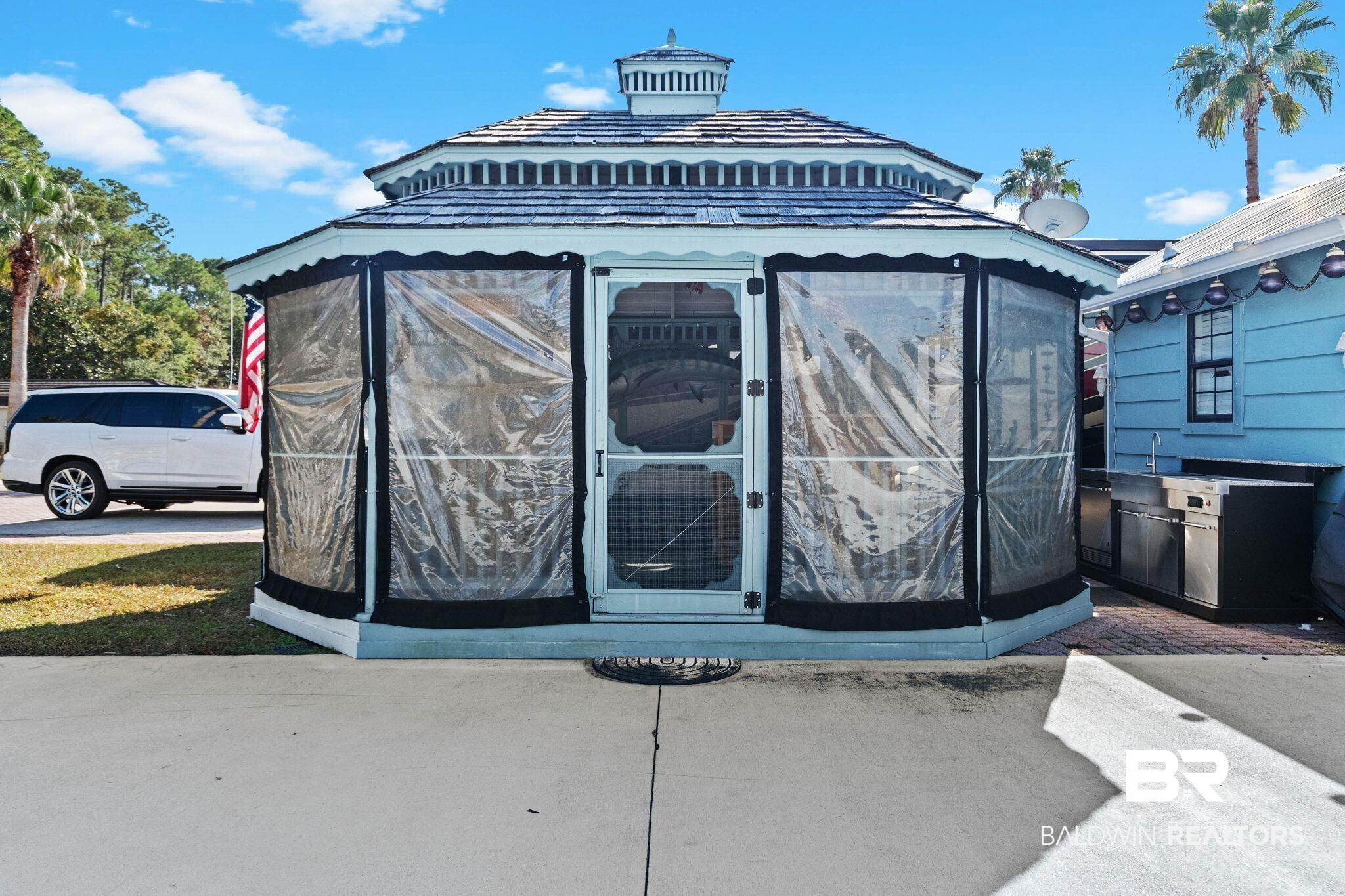 Image 3: View of outdoor structure