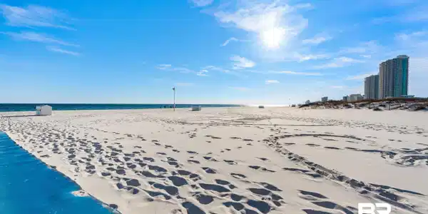 Image 4: Water view with nearby beach
