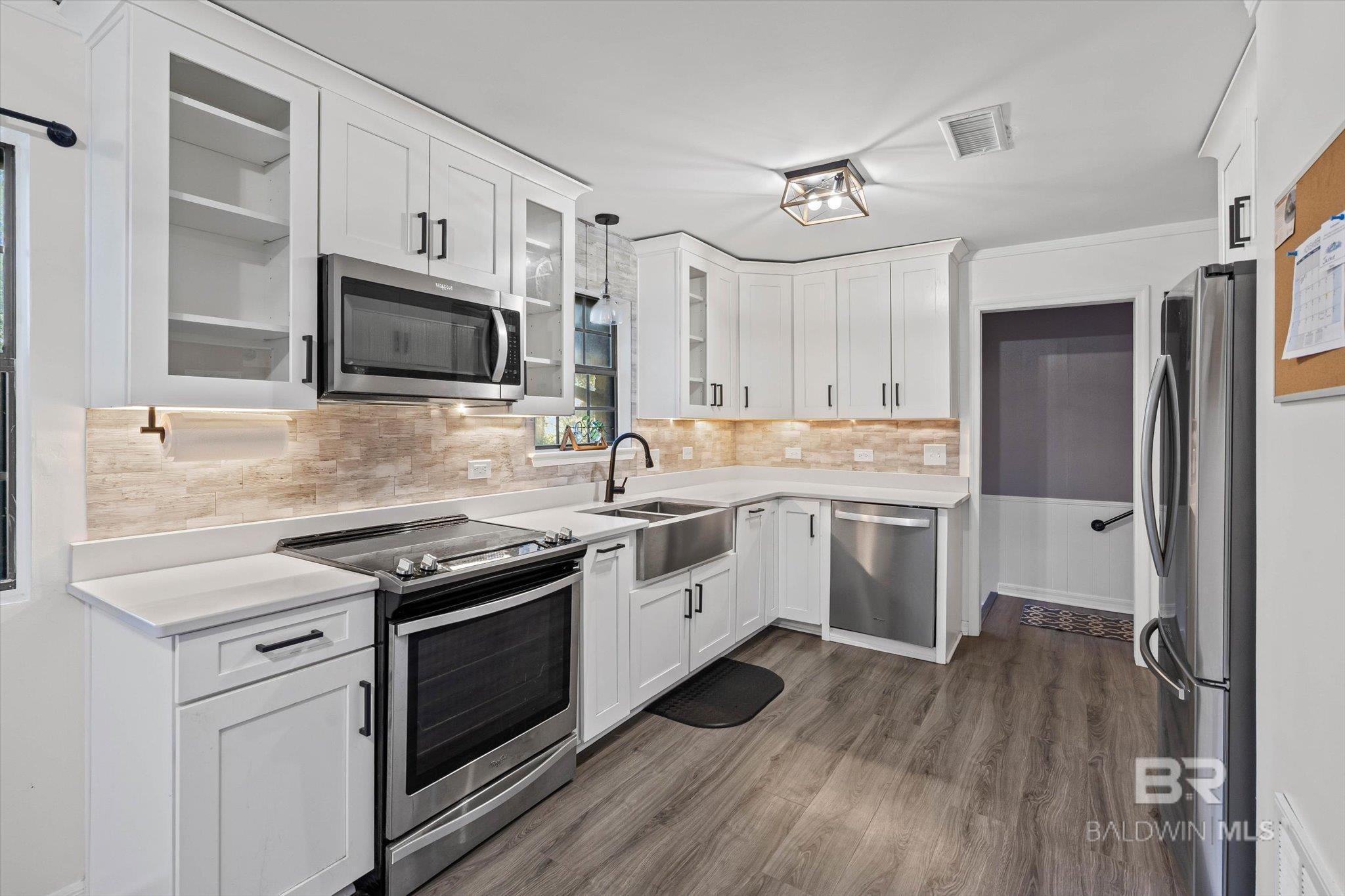 Image 2: Kitchen