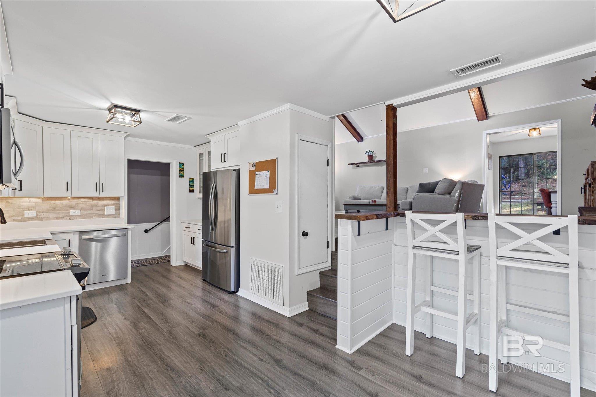 Image 4: Kitchen