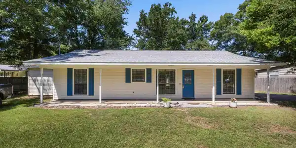 825 Dauphine Circle