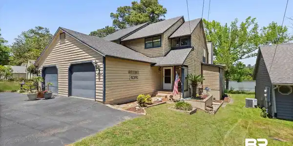 39 Lakeshore Drive