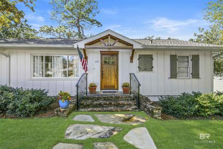 220 Pinecrest Avenue