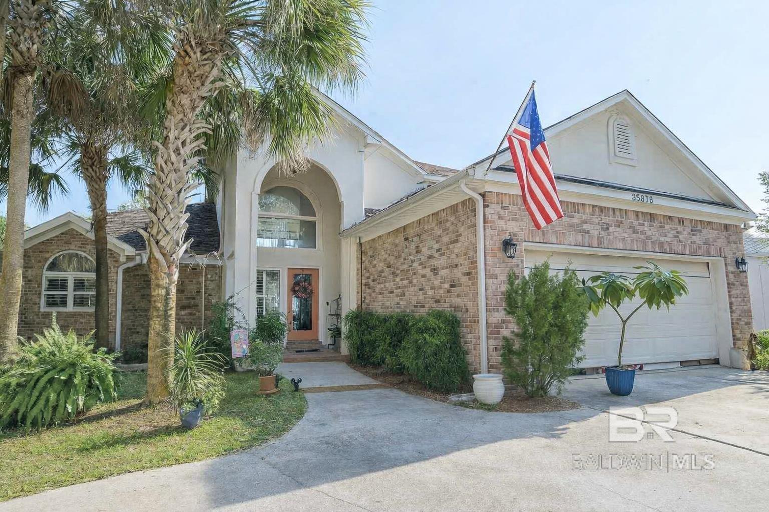 Image 2: Front Of Structure