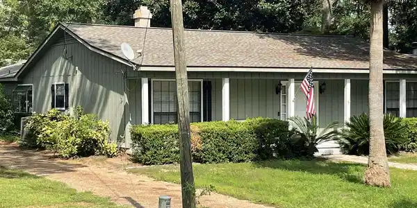 115 Leigh Circle