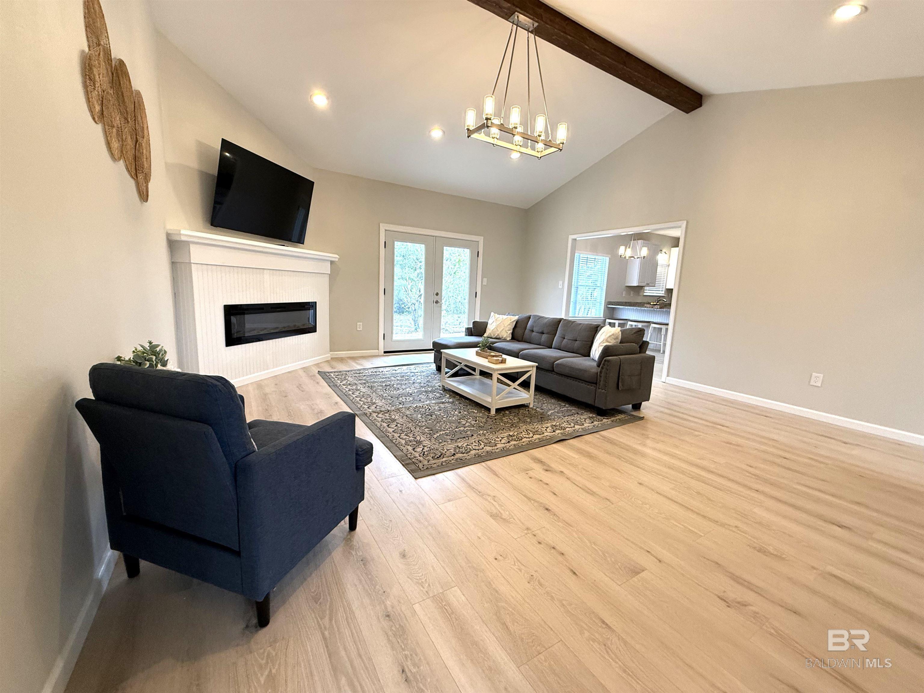 Image 4: Living Room