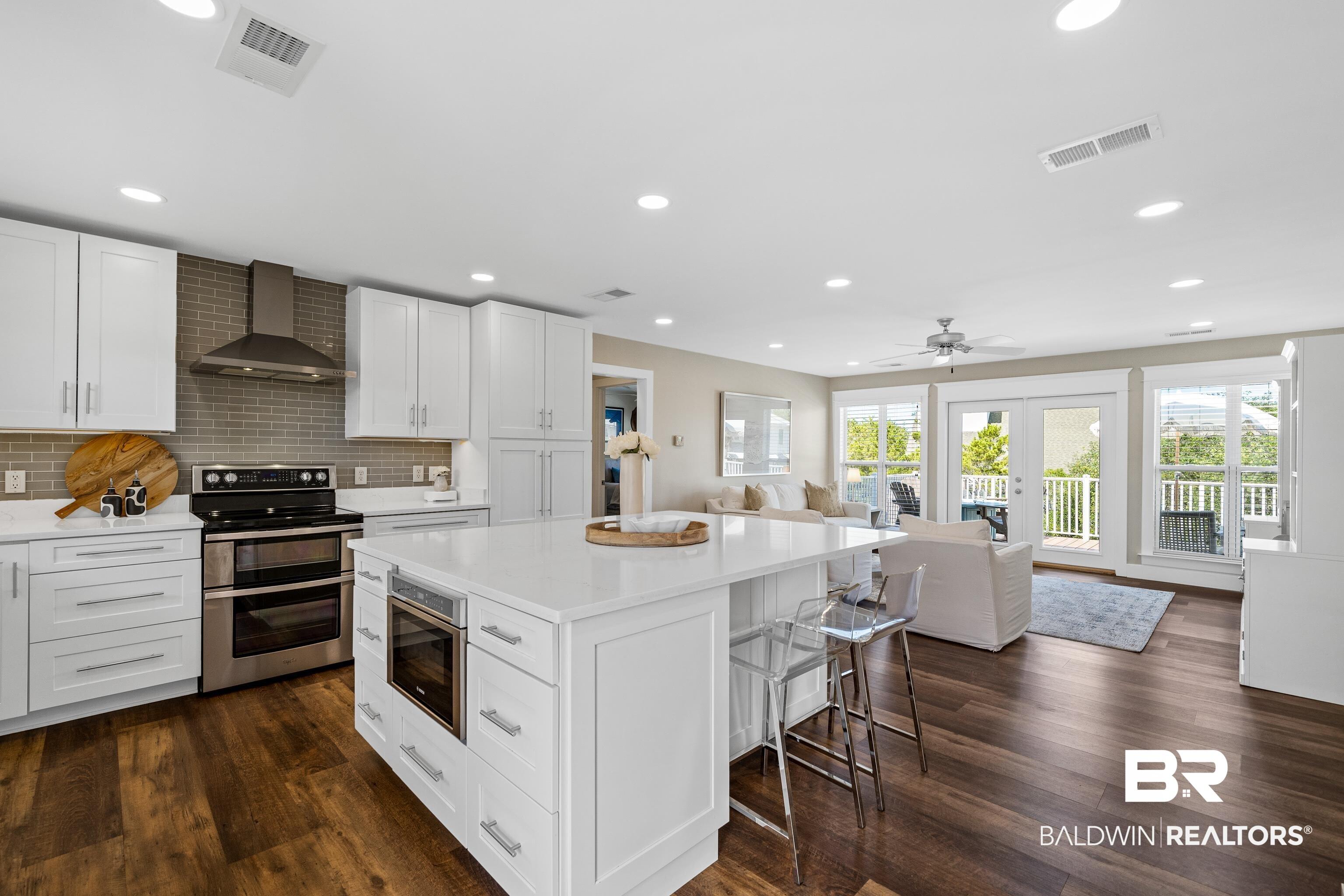 Image 4: Kitchen area