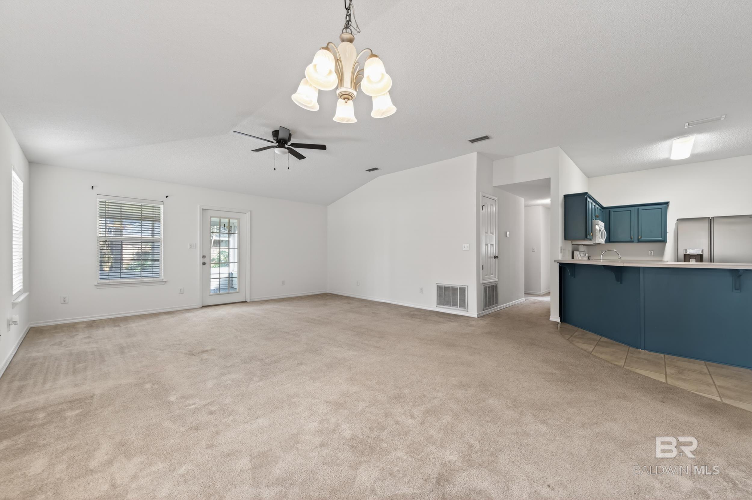 Image 4: Living Room