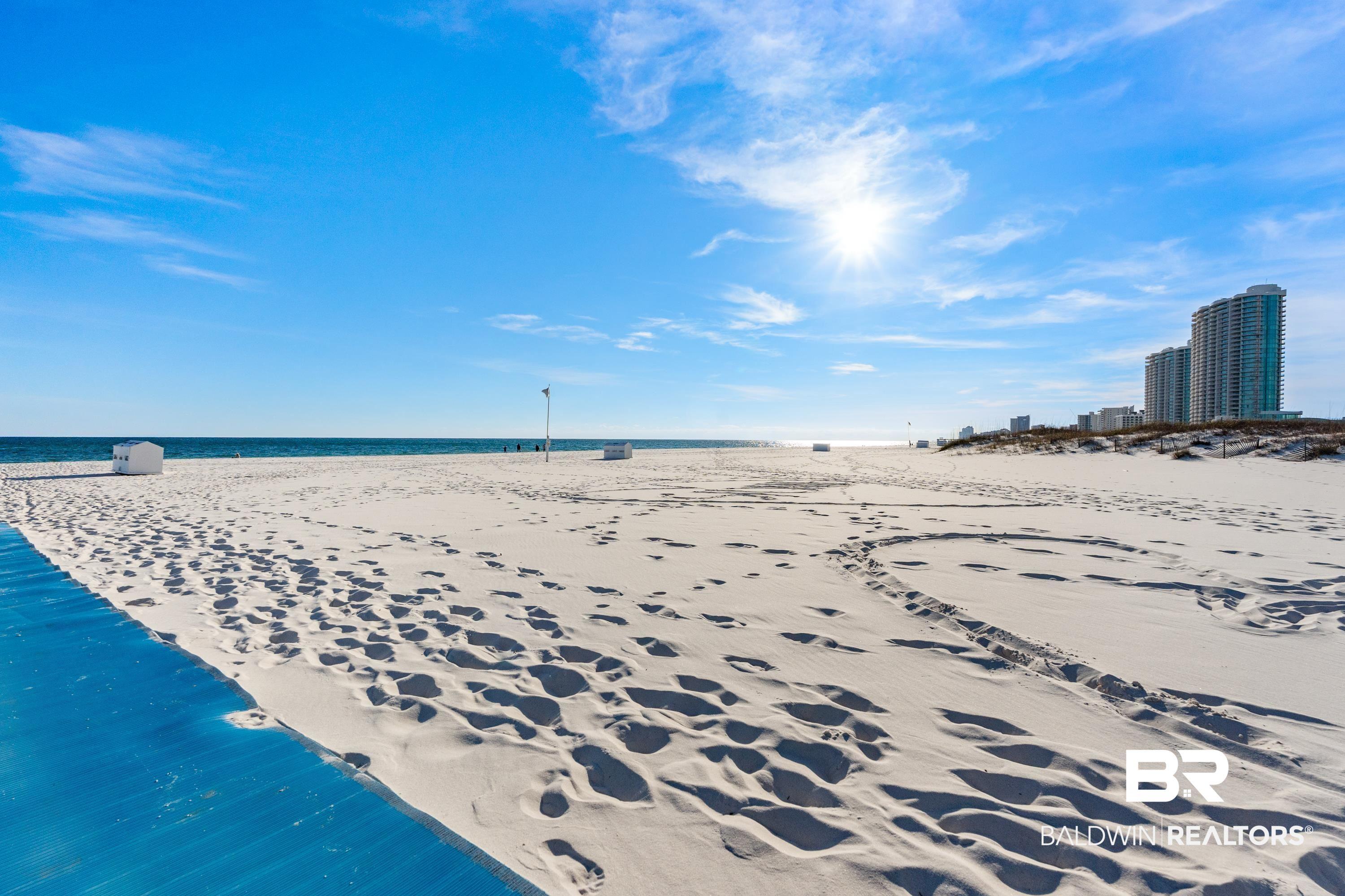 Image 4: Water view with nearby beach