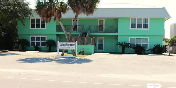 979 W Lagoon Avenue