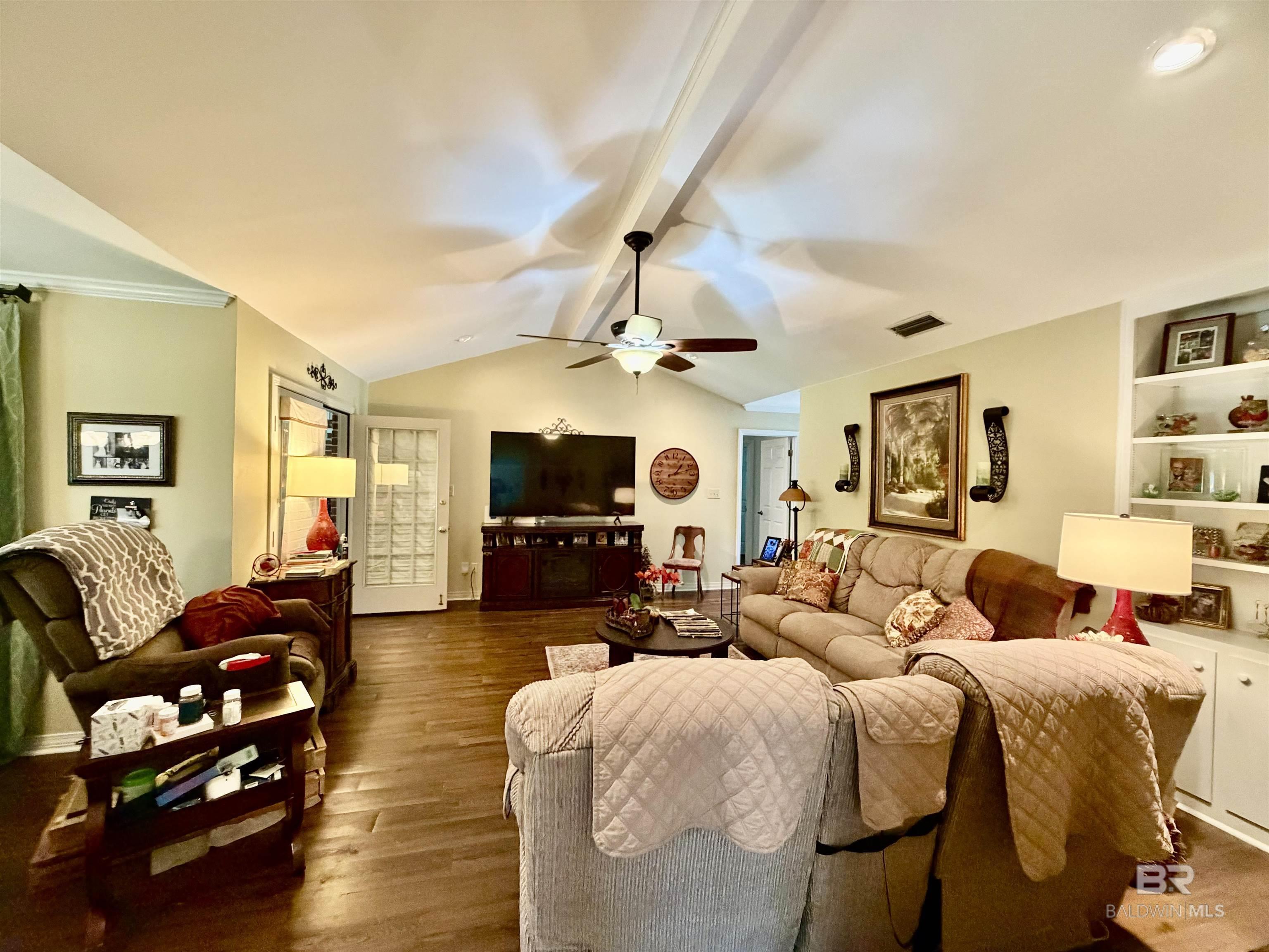 Image 4: Living Room