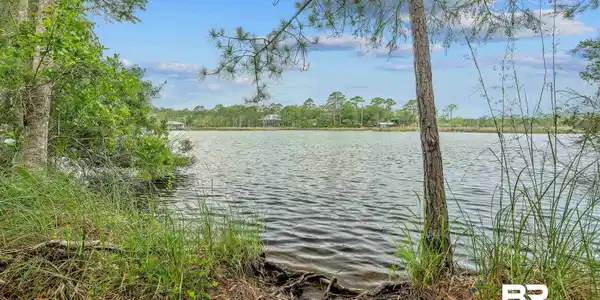 Image 2: Deeded Water Access