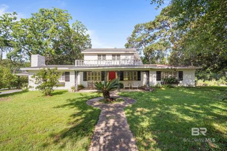 257 Blue Island Avenue