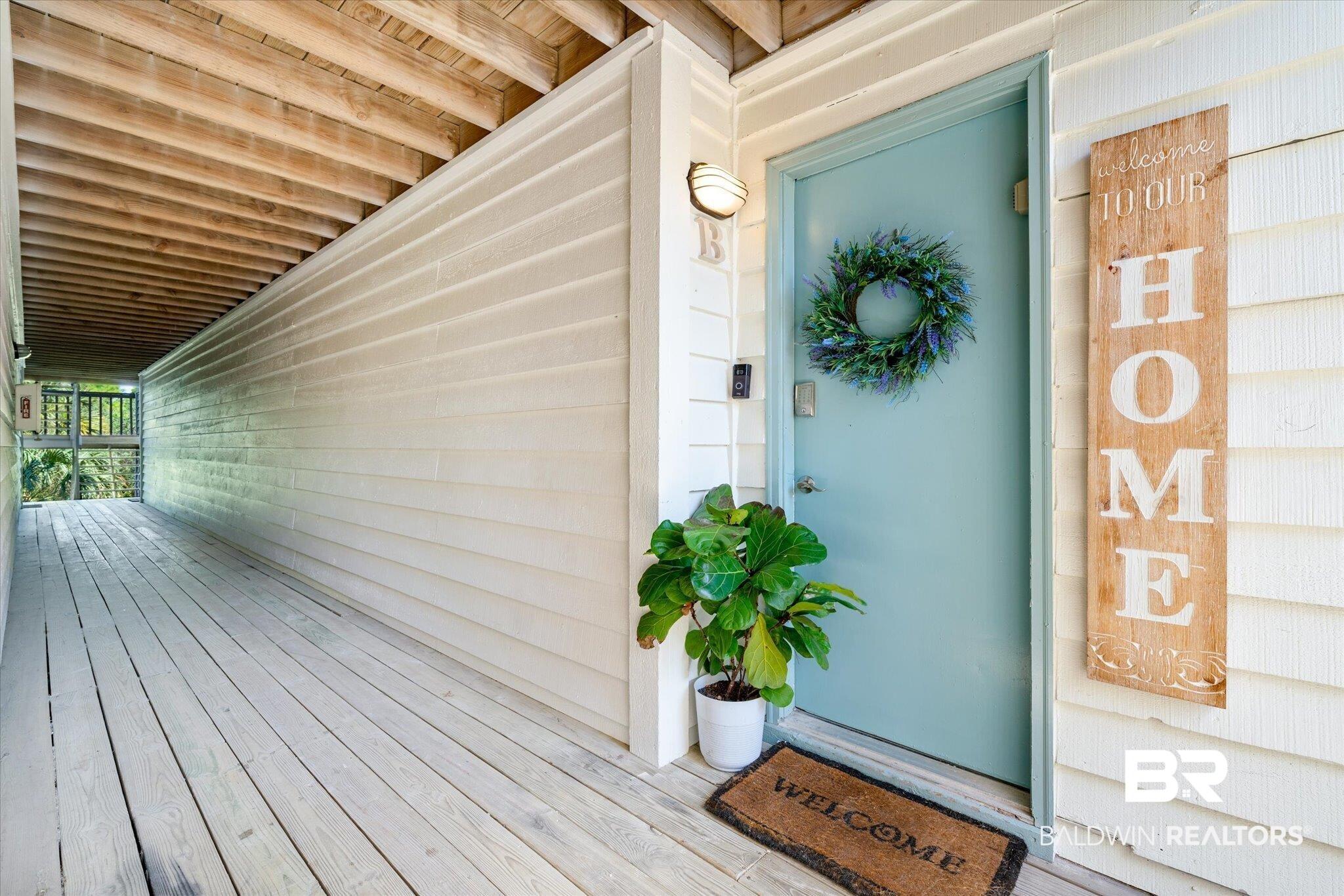 Image 2: Exterior entry