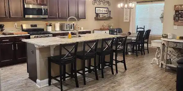 Image 3: Open floor plan
