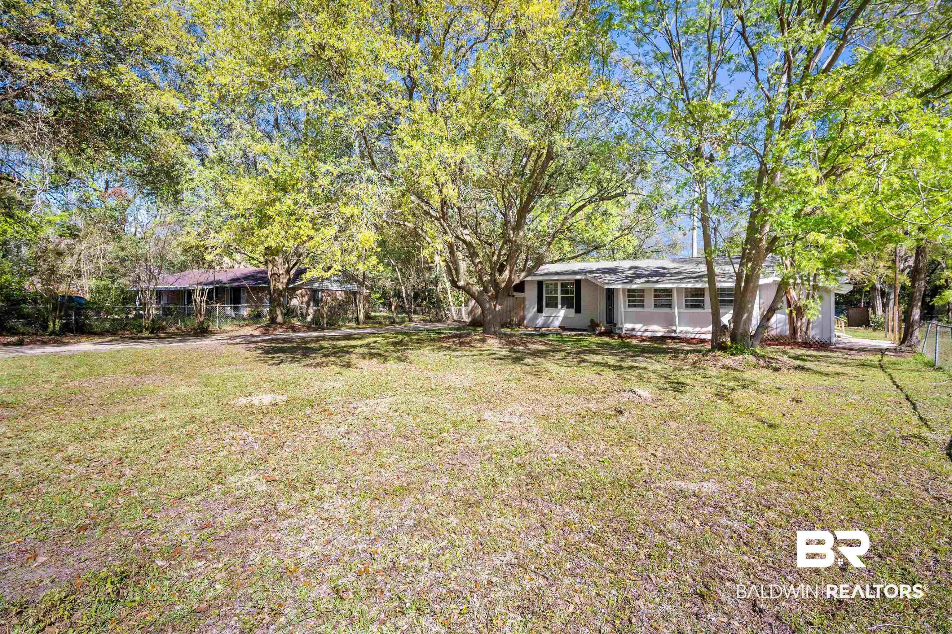 Image 4: View of yard