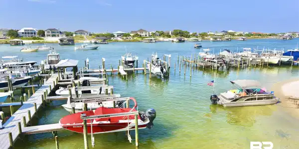 Image 4: Beach area for jet skis and kayak
