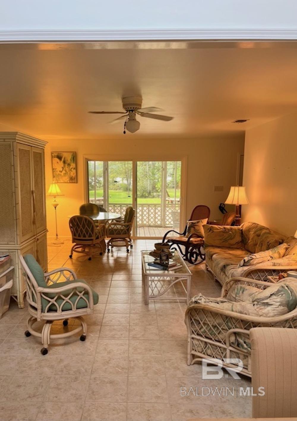 Image 4: Living Room