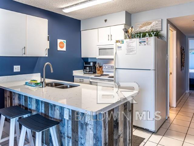 Image 3: Kitchen