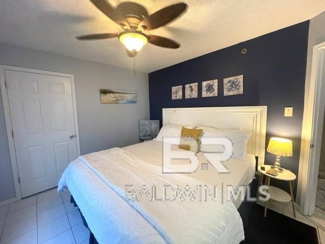Image 4: Bedroom