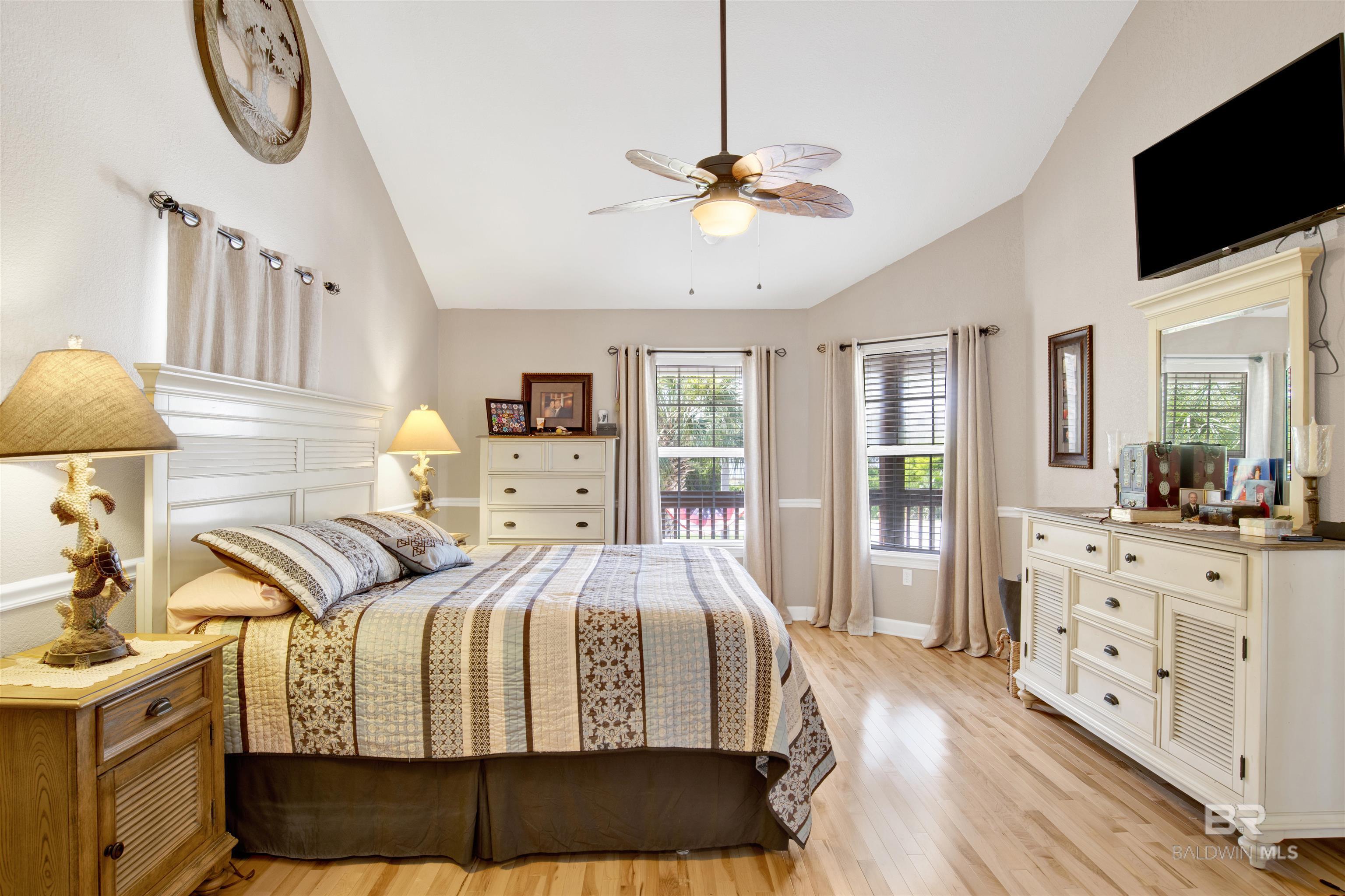 Image 4: Master Bedroom
