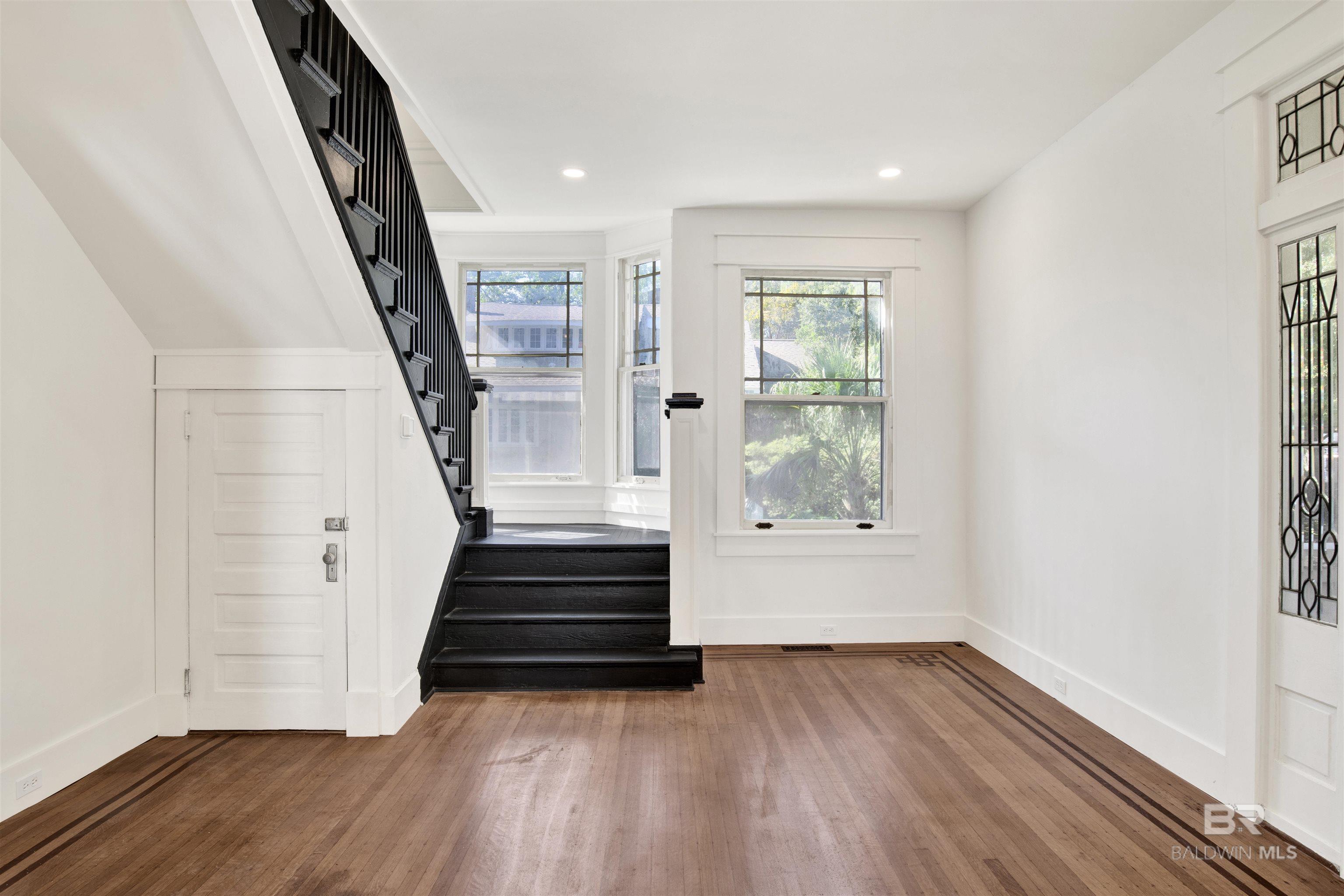 Image 3: Entrance Foyer