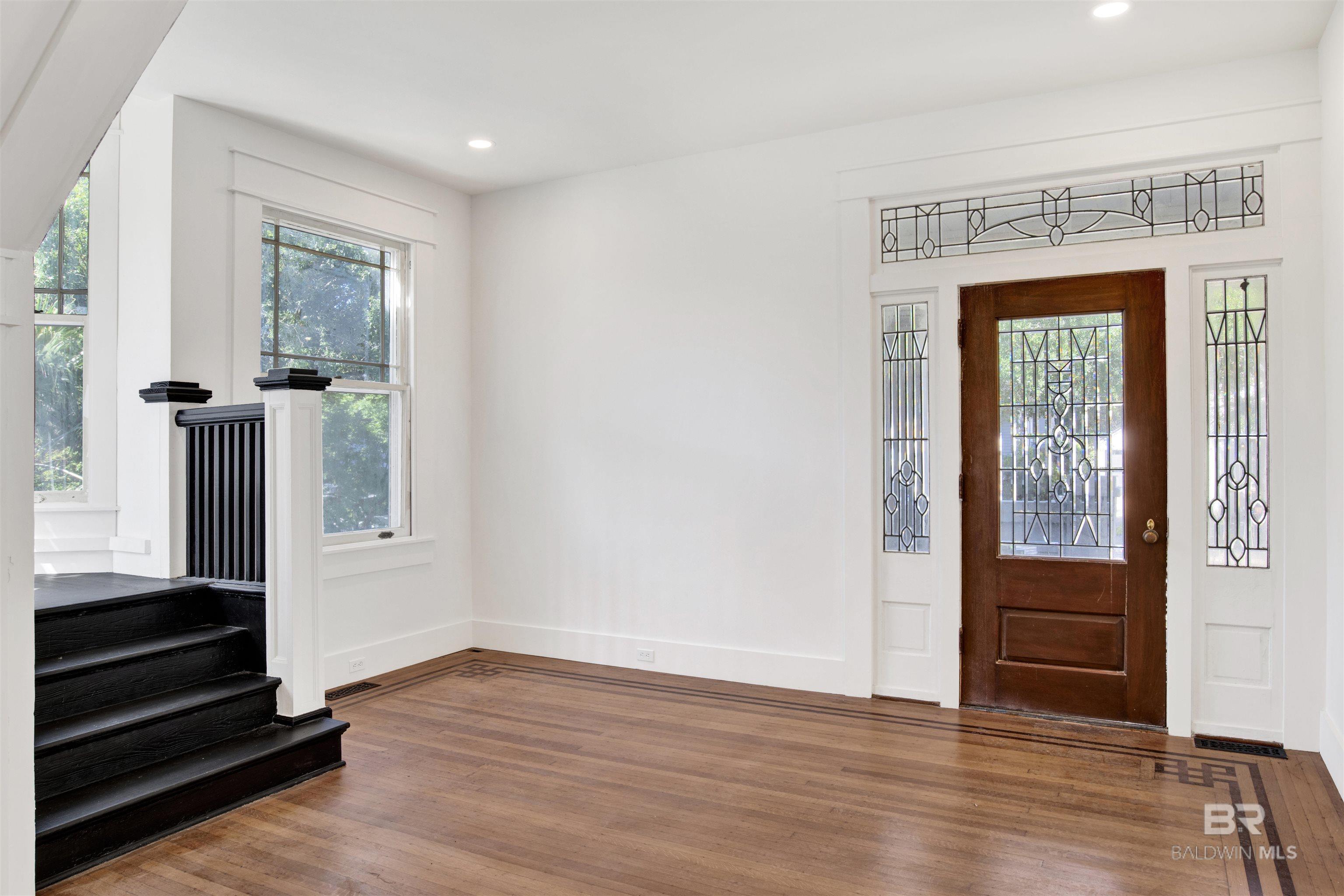 Image 4: Entrance Foyer