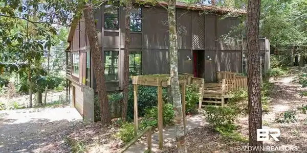 102 Montclair Place