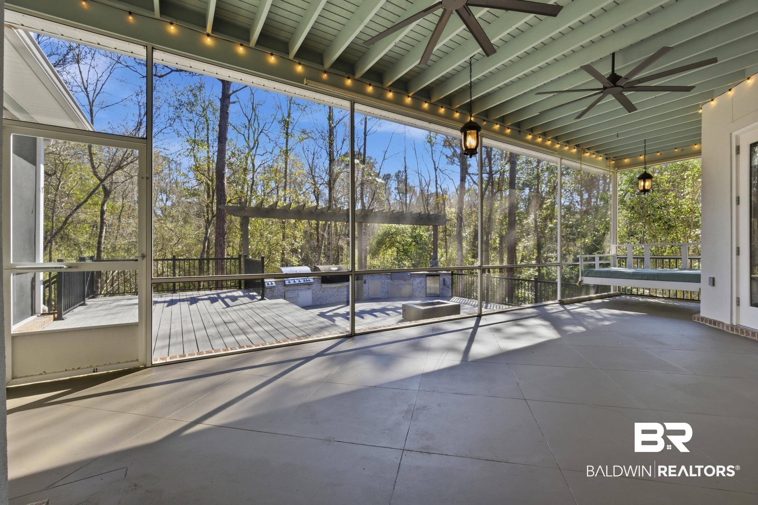Image 2: Screened Back Porch