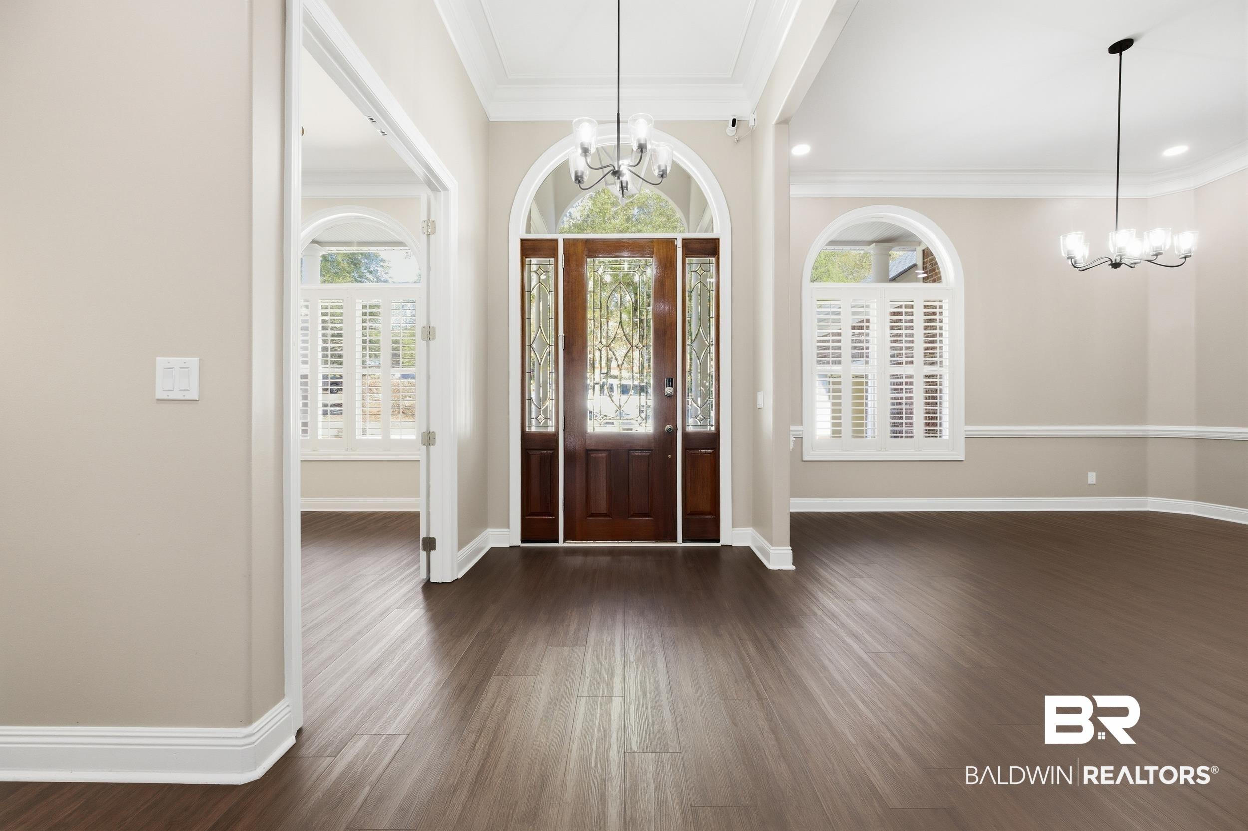 Image 3: Front Entry