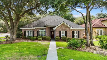 11 Lakeside Drive