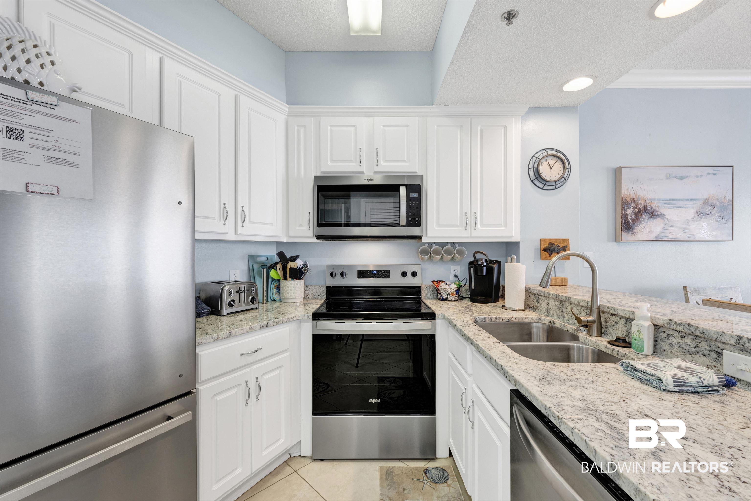 Image 4: Kitchen
