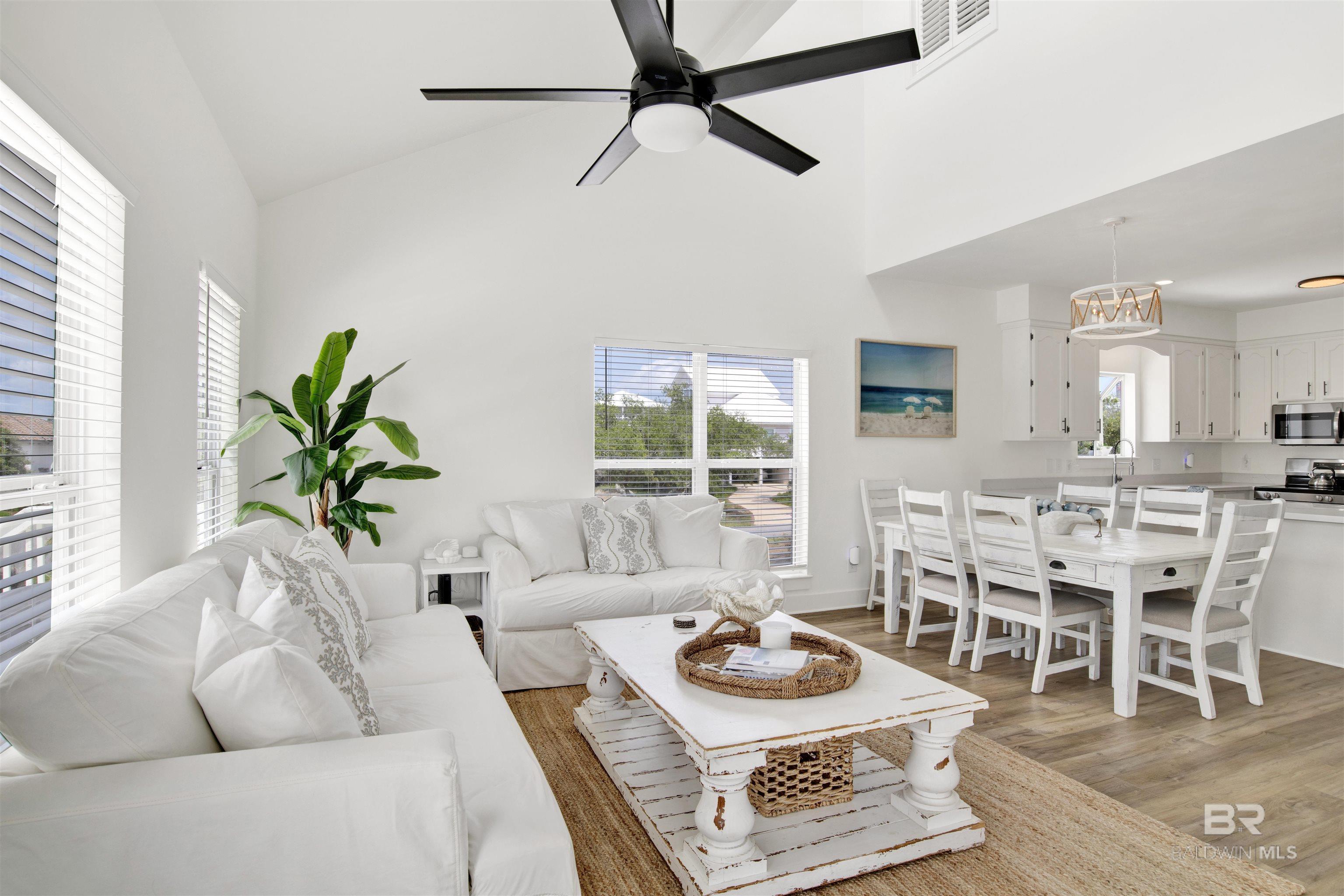 Image 4: Living Room