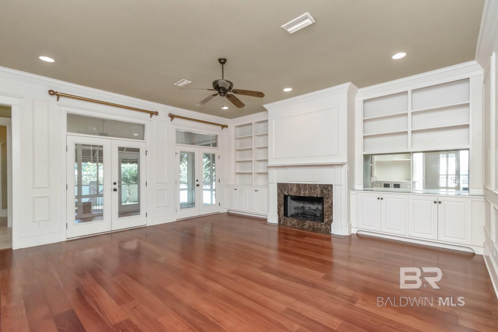 Image 3: Living Room