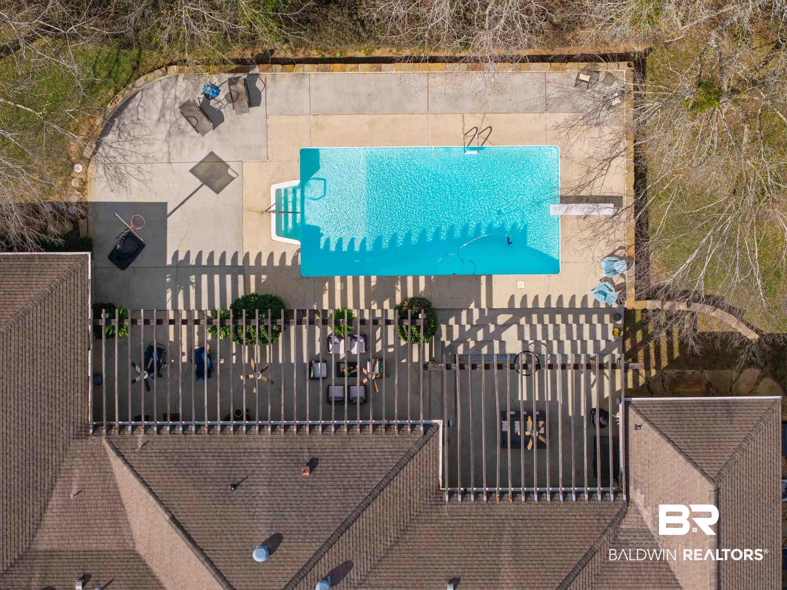 Image 4: Bird's eye view of a pool area