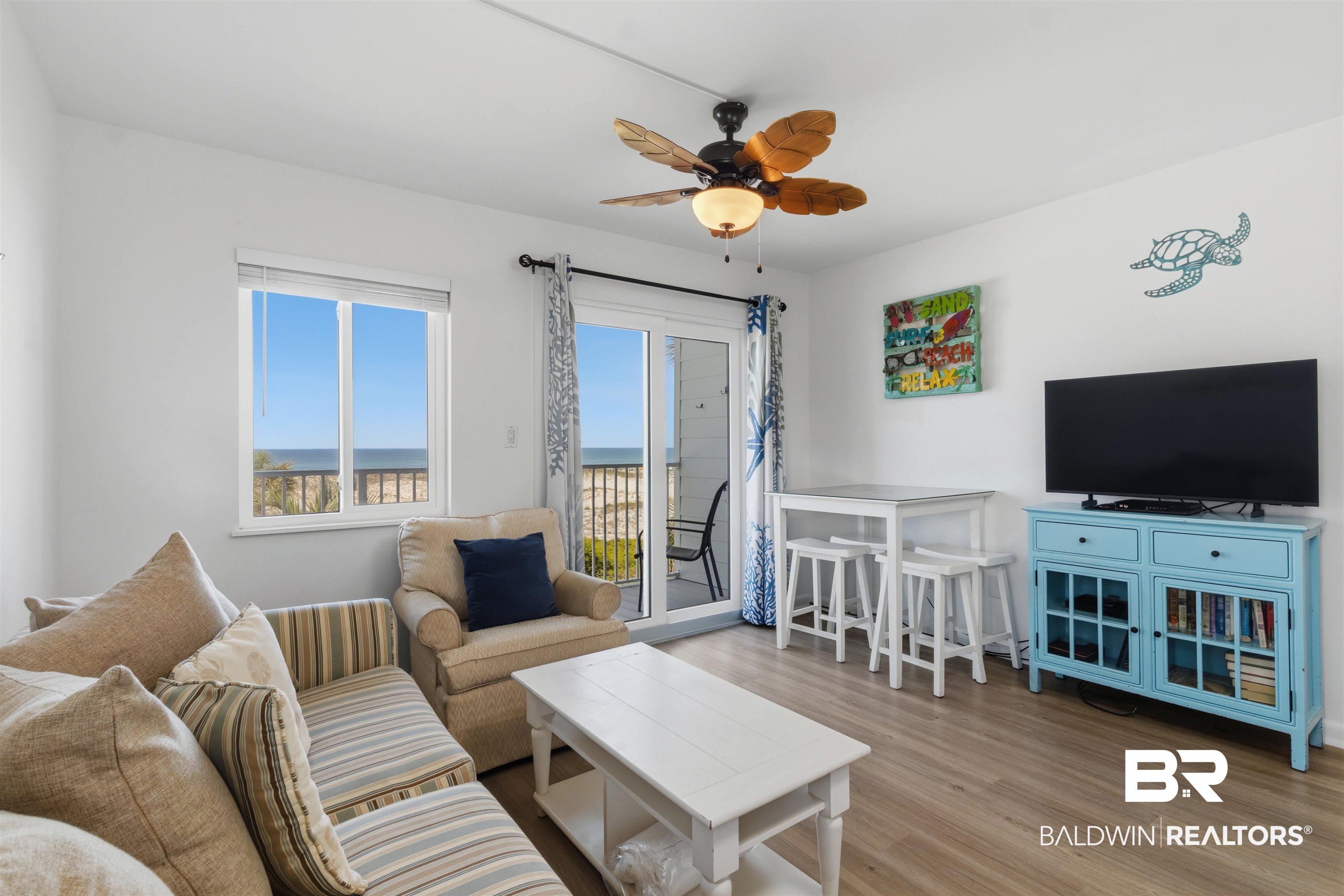Image 3: Direct Gulf Front 1BR with Hall Bunks