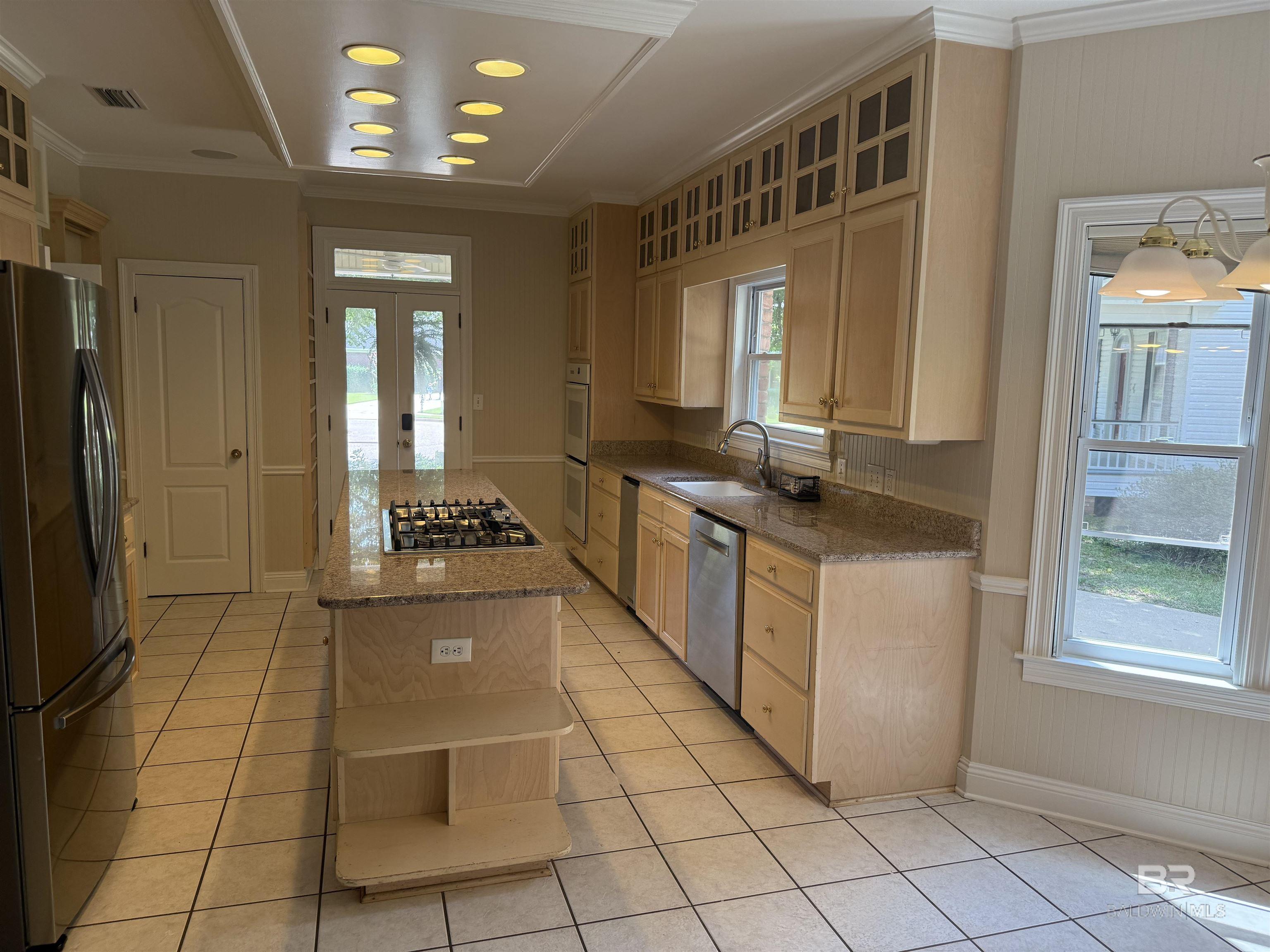 Image 3: Kitchen