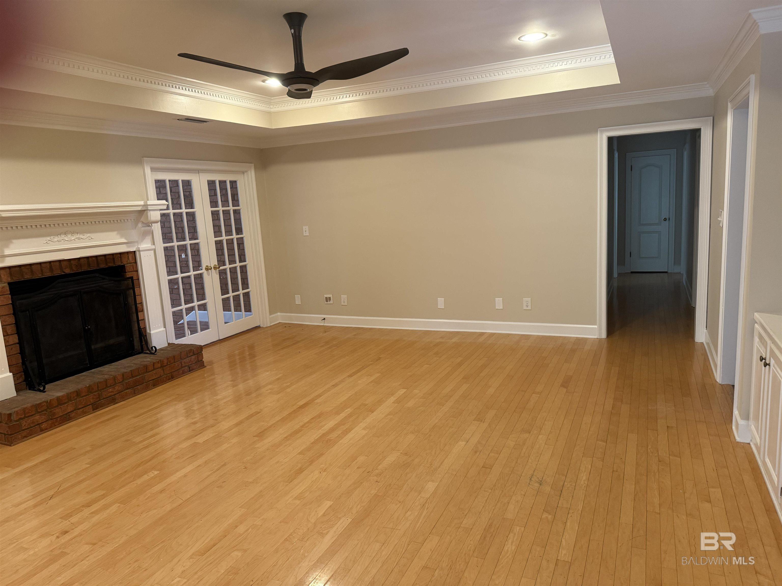 Image 4: Living Room