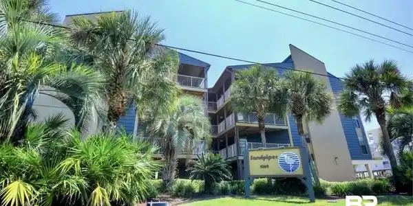 1069 W Beach Boulevard