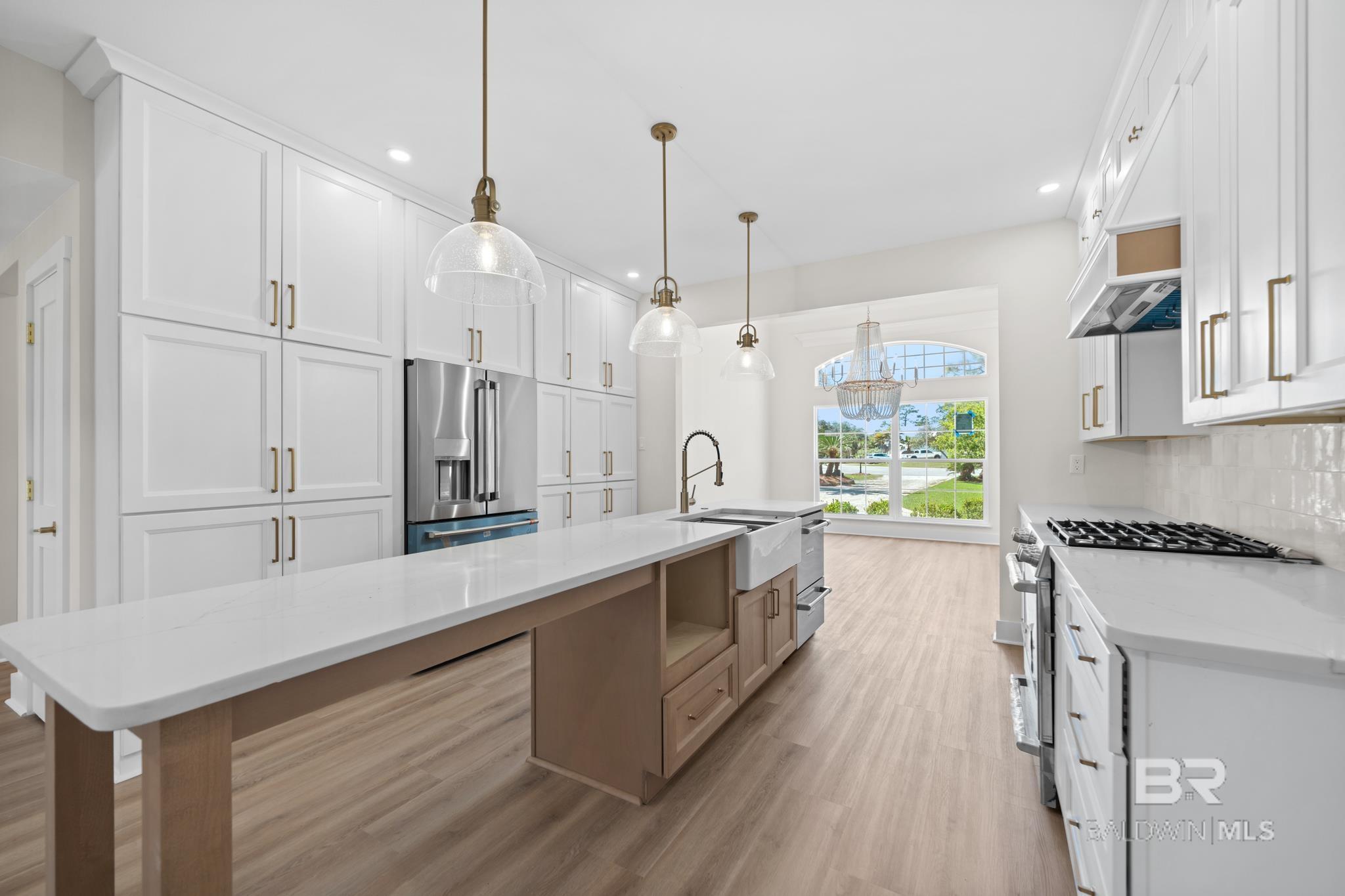 Image 2: Kitchen area