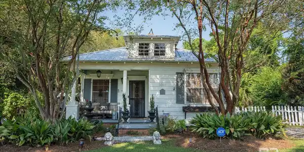 1011 Main Street