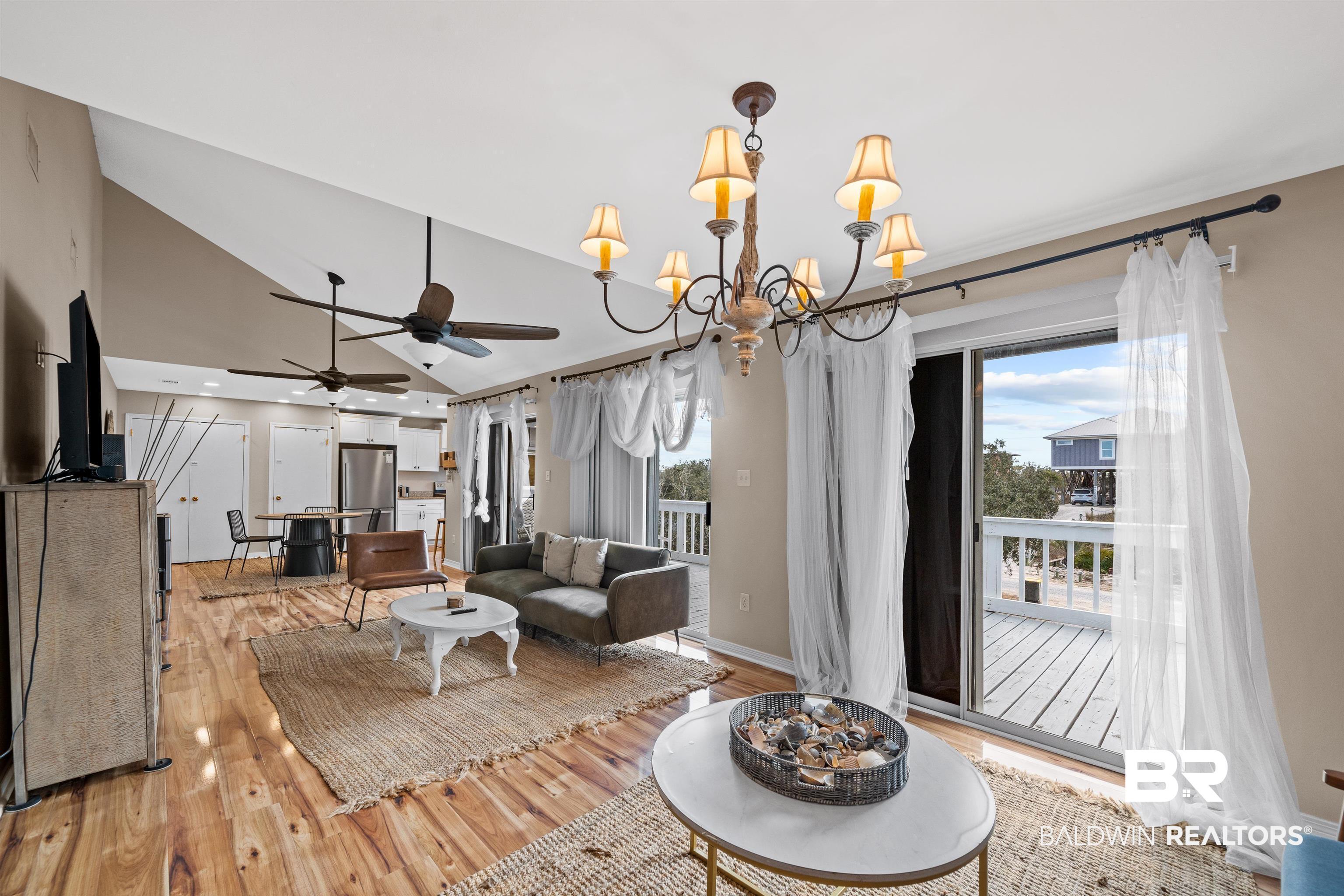 Image 3: Living area