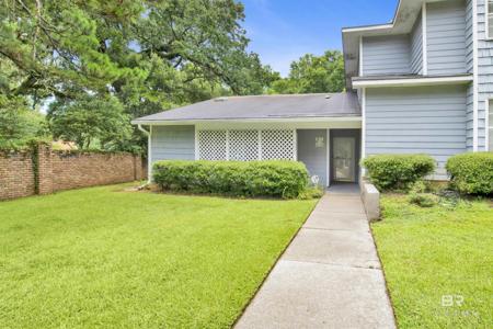 6635 Jackson Square