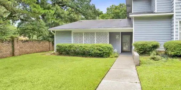 6635 Jackson Square